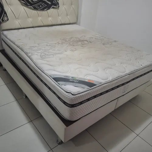 Cama Kingcasal ótimo estado 2 anos de uso, retira em jd camburi urgente,aceito cartão