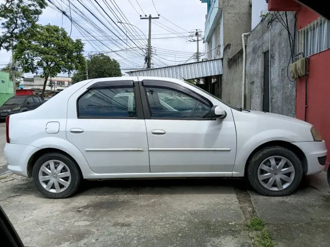 Renault Logan Expression Hi-flex 1.6 8V 4P 2013