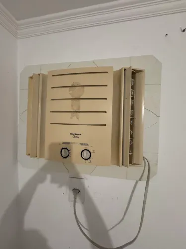Ar condicionado 7500 BTUs (acompanha moldura)