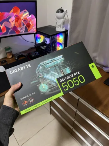 RTX 5050 gigabyte 3 fans