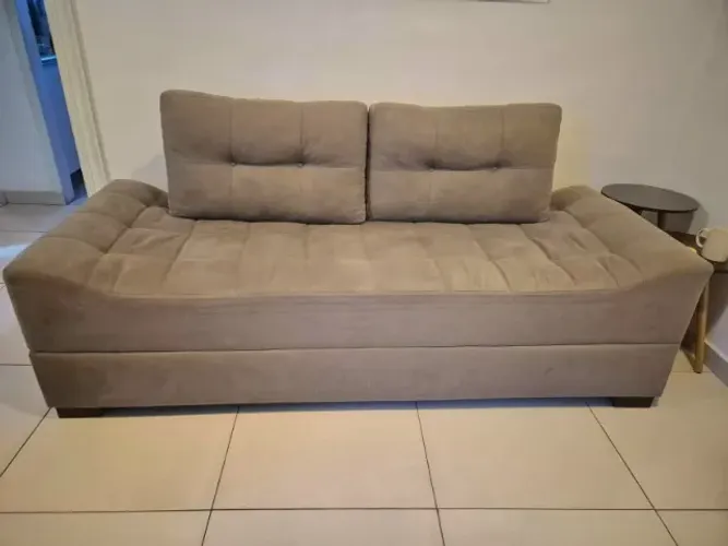 Sofá 3 Lugares Suede Bege com Almofadas
