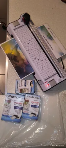 Plastificadora semi nova com mais de 300 plásticos de vários tamanhos. Tudo excelente!