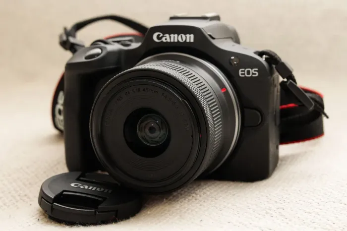 Canon R100 e Lente 18-45mm