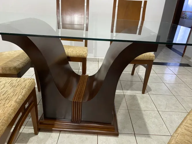 Vendo mesa de madeira maciça 