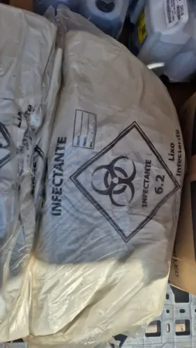 SACO DE LIXO INFECTANTE 240 LITROS PACOTE COM 100 UNIDADES BRANCO