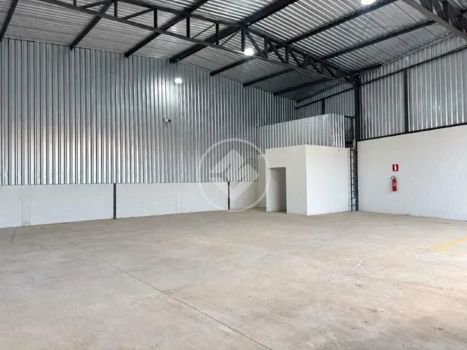 GALPÃO NOVO DE 250M² PARA LOCAÇÃO NO BAIRRO SAGRADA FAMÍLIA