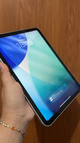iPad 11 semi novo