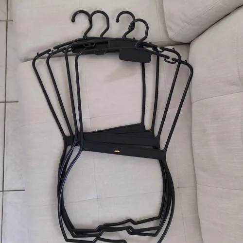Vendo cabides silhueta estão novos