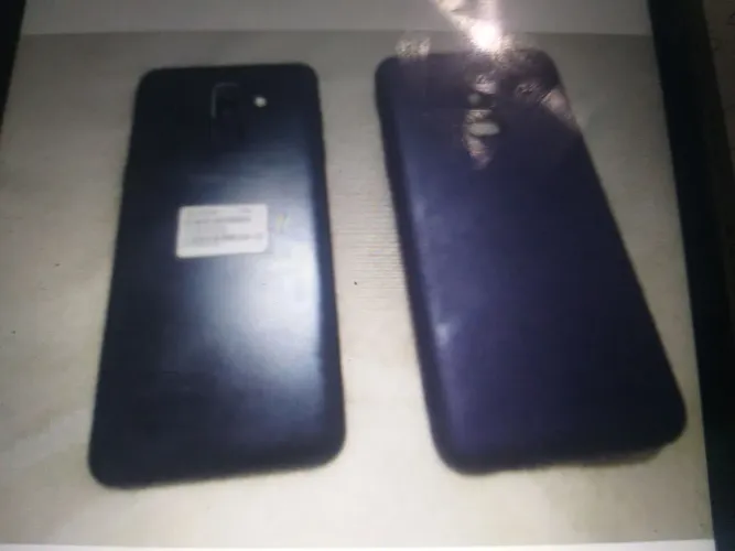Smartphone j 810 Samsung conservadissima catarro tudo funcionando tô com ele há