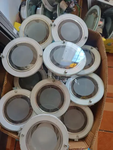 Luminárias de Embutir <br>pequenas 7,00 e grande 10,00