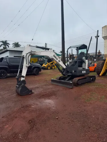 Mini Escavdeira Bob cat E35 Ano 2019