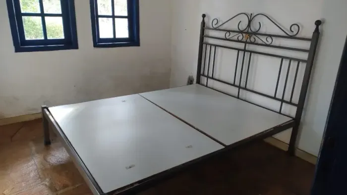 Cama de casal em ferro - tamanho padrão