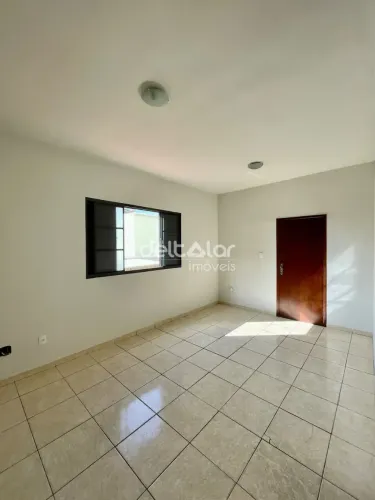 Apartamento para locação com 3 quartos (1 suíte) e uma vaga para carro pequeno, Paquetá, B