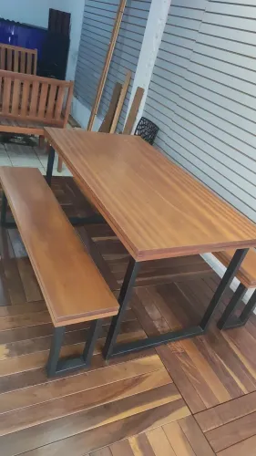 Mesa de madeiras 