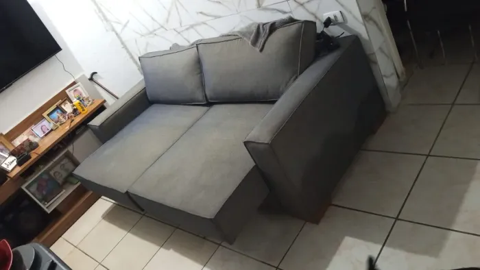 SOFÁ EM LINHO EXTREMAMENTE CONFORTÁVEL 