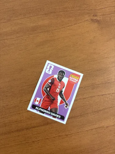 Figurinha Legend (Bordô/Roxa) Panini - Alphonso Davies