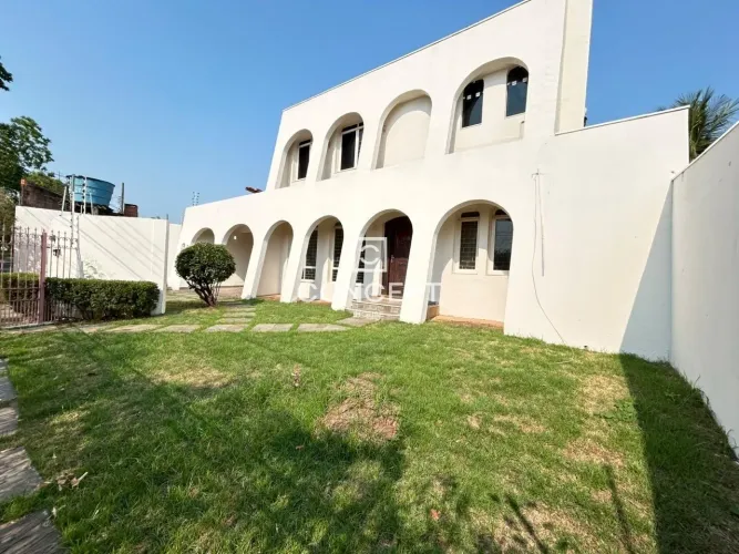 Casa à venda/locação com 5 quartos e 4 vagas de garagem no bairro Shangrilá em Cuiabá.