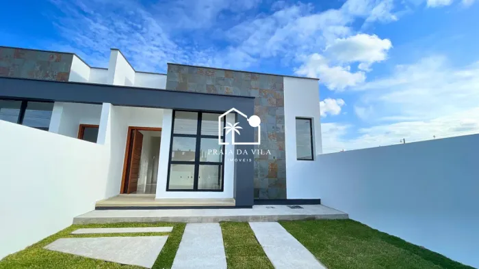Casa Nova com Quintal Privativo em Loteamento Planejado a 15 Minutos da Praia da Vila