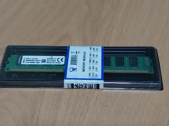 Memória DDR3 1600MHz 4GB Kingston KVR16N11 para melhorias de desempenho Ultimas unidades