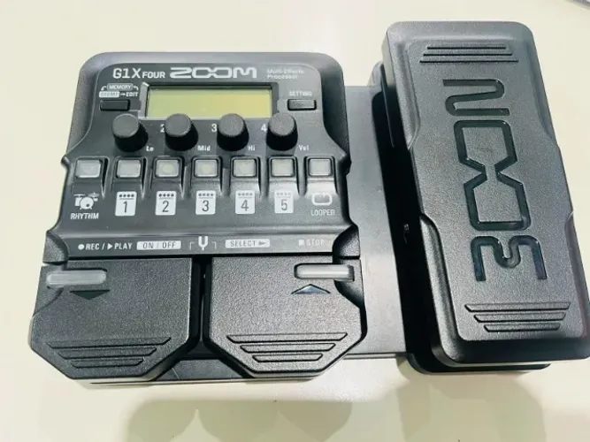Pedaleira Zoom G1X four Na Caixa - ACEITO OFERTAS