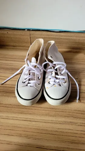 Tênis estilo All-Star branco 36 usado manchado