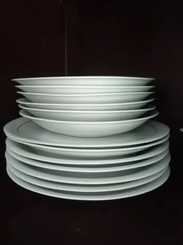 Pratos de porcelanas antigos