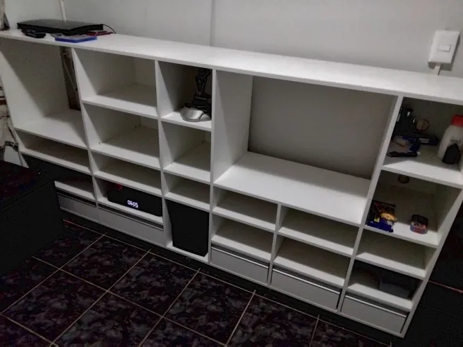 Rack organizador com nicho para consoles de video games antigos
