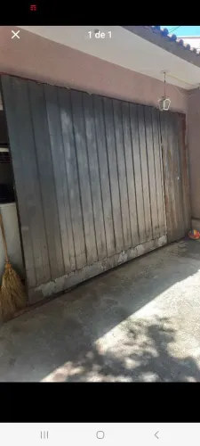 Vendo portão Medindo 3,70 largura 2,40 altura