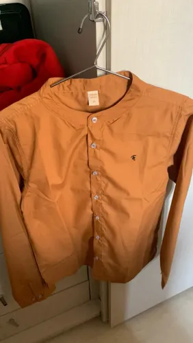 camisa de manga longa infantil da marca Trick Nick em tecido tricoline na cor marrom
