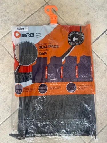JOGO DE TAPETE AUTOMOTIVO UNIVERSAL PRETO 4 PEÇAS - BRB UNICOL