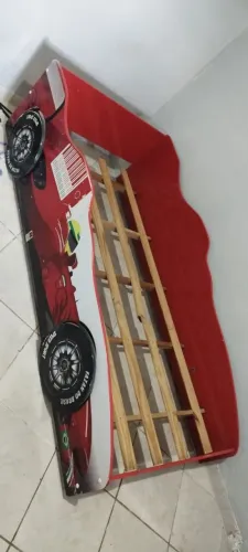 Vendo cama de solteiro infantil de carrinho leia a descrição do anúncio. 