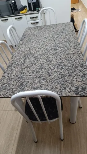 Vendo mesa 6 cadeiras 