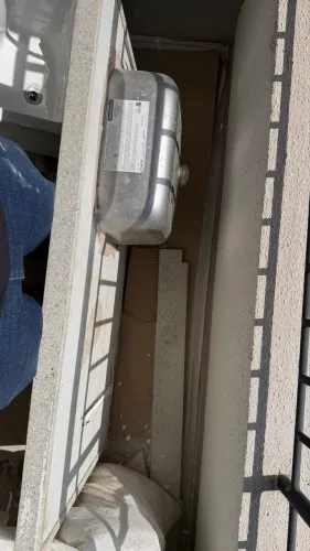 Pia granito e inox, tanque louça com torneiras inox