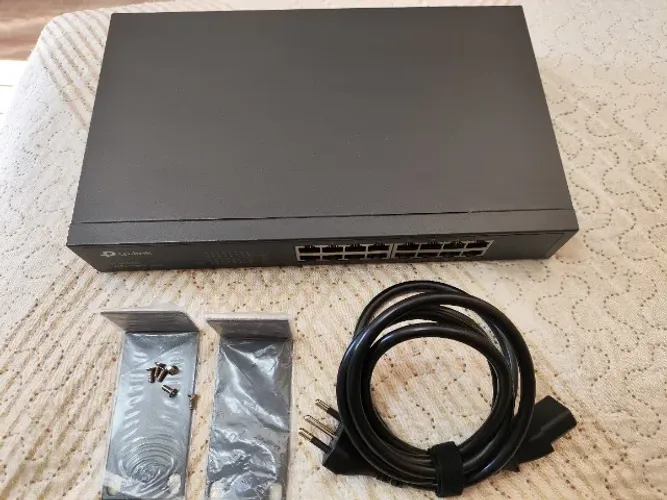 Switch 16 portas Gigabit TP LINK modelo TP-Link TL-SG1016D - Seminovo