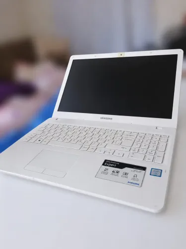Notebook Samsung Expert NP300E5M - Intel Core i5 7ª Geração 