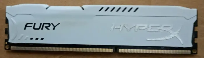 Memória RAM 8GB 1333Mhz DDR-3 - Hyperx Fury com dissipador Funcionando normal