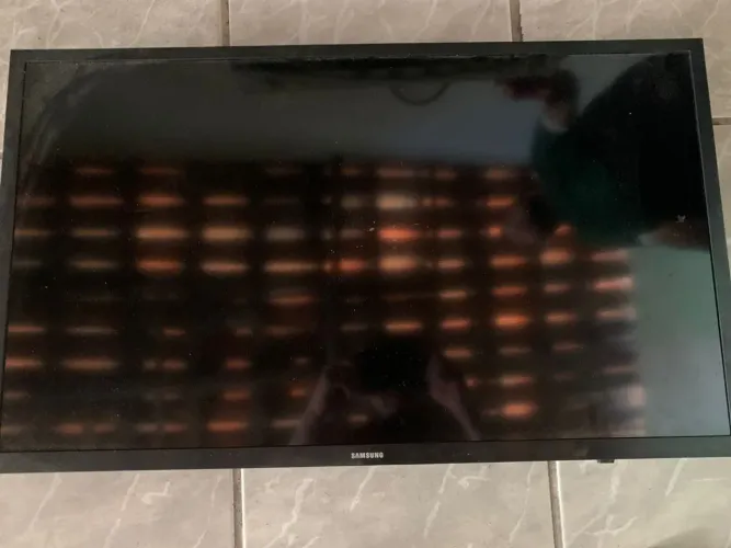 TV SMART SAMSUNG 32 ( DISPLAY QUEIMADO ) 