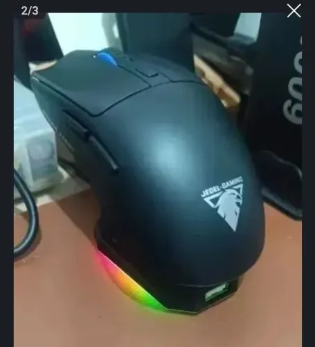 mouse gamer sem fio preto com dock
