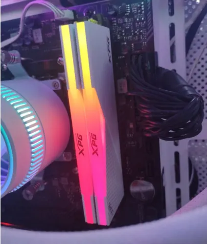 Memória DDR5 16GB ou 32GB - 5600MHz - XPG Lancer RGB White