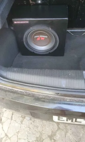 Vendo caixa de som alto falante de 12 ideal para quem tem porta-mala pequeno