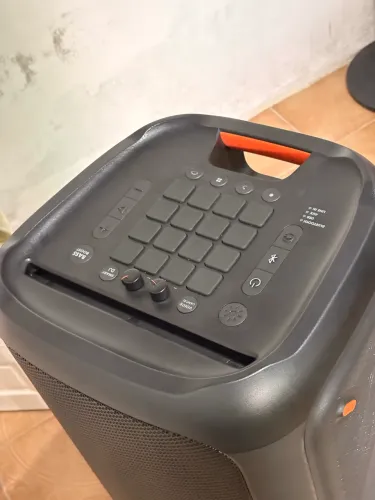 Vendo caixa JBL usada poucas vezes 