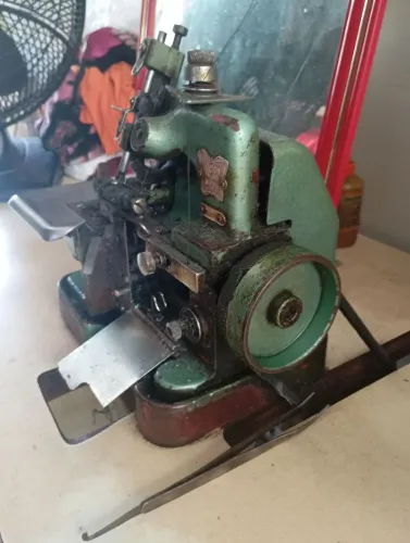 Máquina overloque semi nova