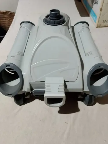 ROBÔ ASPIRADOR DE PISCINA r$ 700