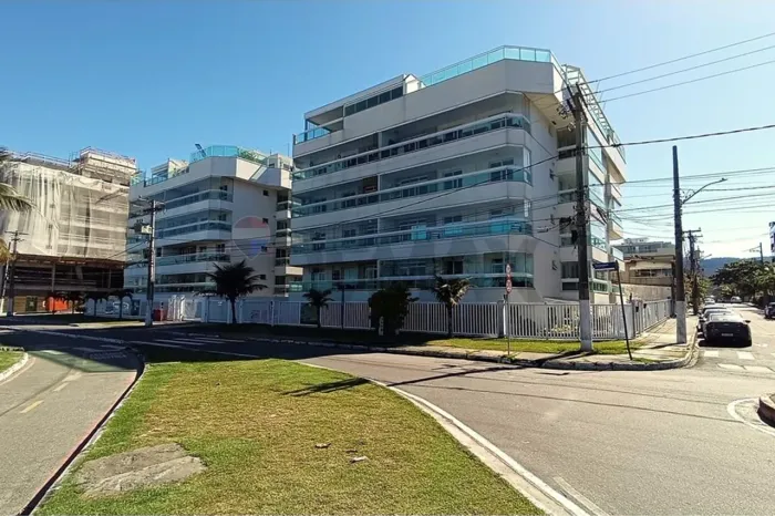 Apartamento 4 quartos sendo 2 suítes de frente a Praia de Piratininga!