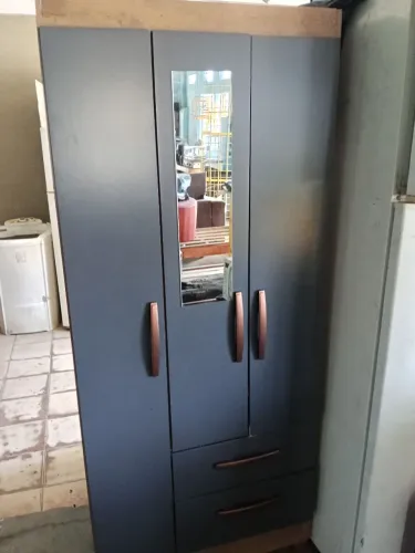 Guarda roupa de solteiro 