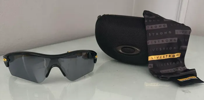 Oakley Radar Livestrong