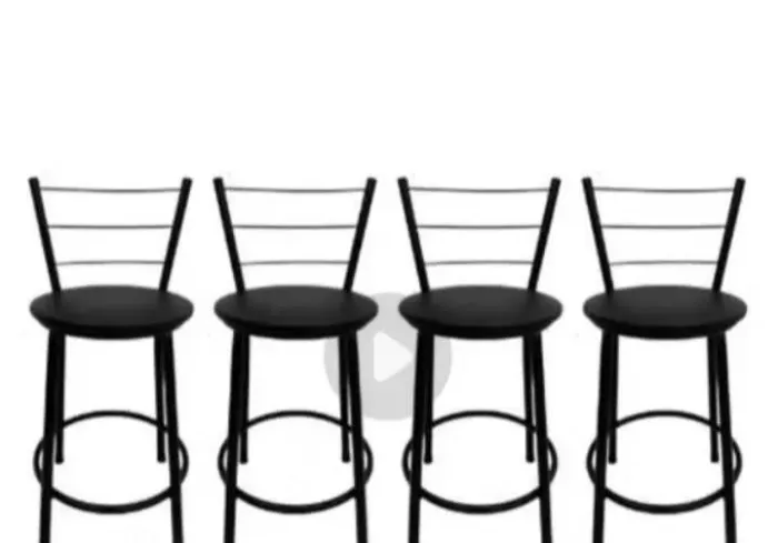 Vendo mesa bancada com 4 banquetas com 1 mês de uso . Valor 600 reais