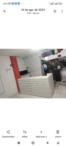 Móveis e acessórios para loja de roupa