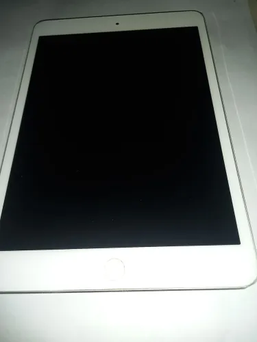 Tela completa do ipad A1489, o mesmo está com a placa com defeito,mais as outra peças ok.