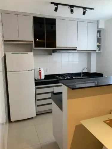 Apartamento com mobília, 2 quartos, elevador, lava e seca, ar-condicionado, escritório.
